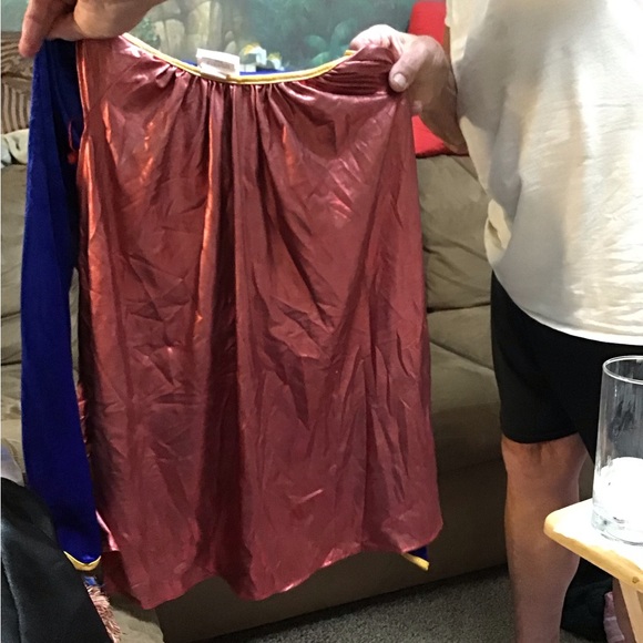 WARNER BROS SUPERMAN top & attached cape only … for girls sz Small (maybe an 8) - Picture 2 of 8